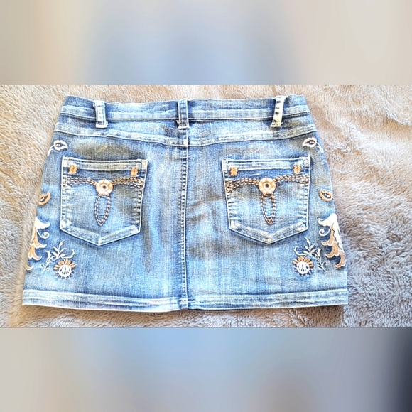 Runway 101 denim mini skirt - Picture 2 of 3